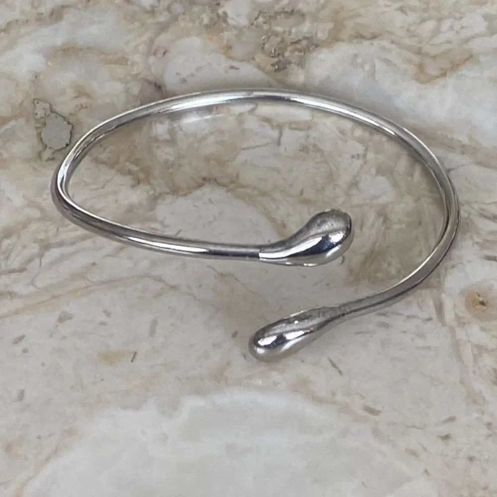 924 Sterling Silver Solid Teardrop Bypass Bracelet